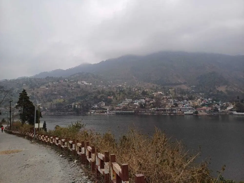Наинитал: Mohini's Lake View Apartments Bhimtal