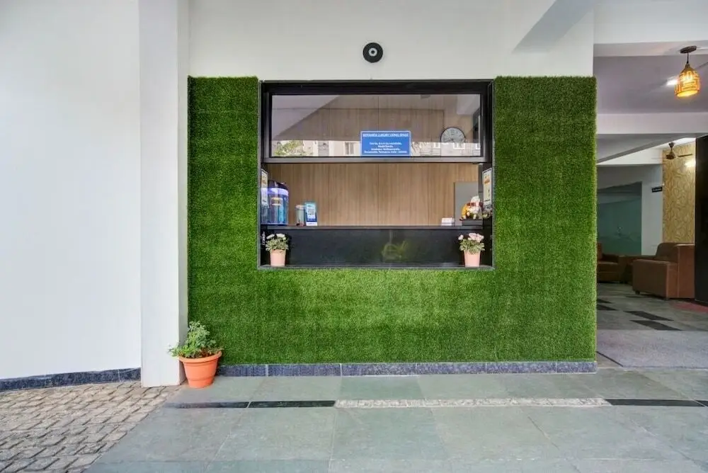 Хидерабад: iROOMZ Botanica Luxury Living Space
