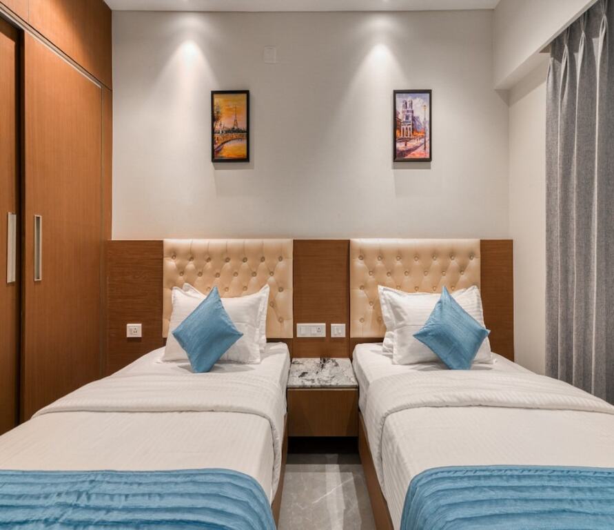 Соманур: J Square Inn