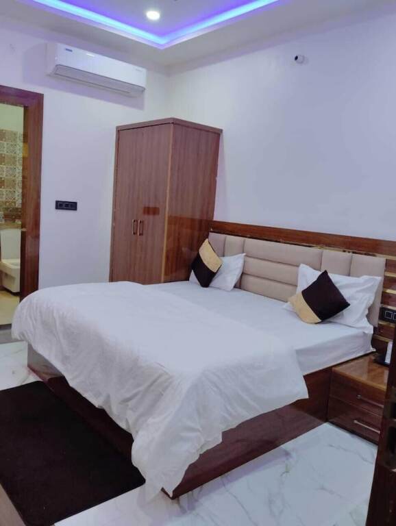 Вриндаван: Madhav Residency