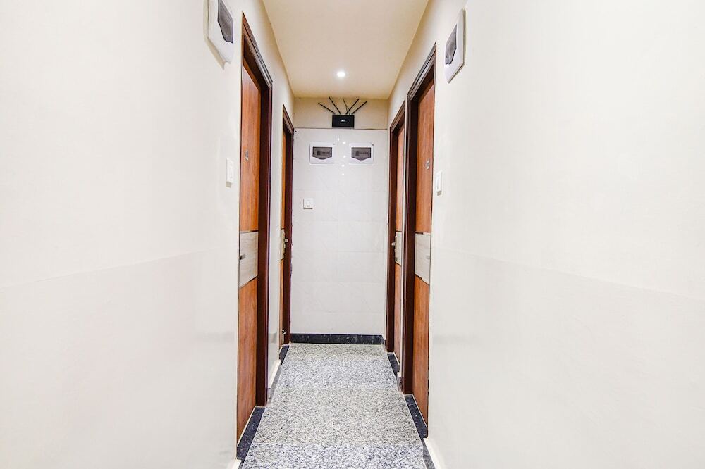 Колката: Fabhotel The Luxurie International