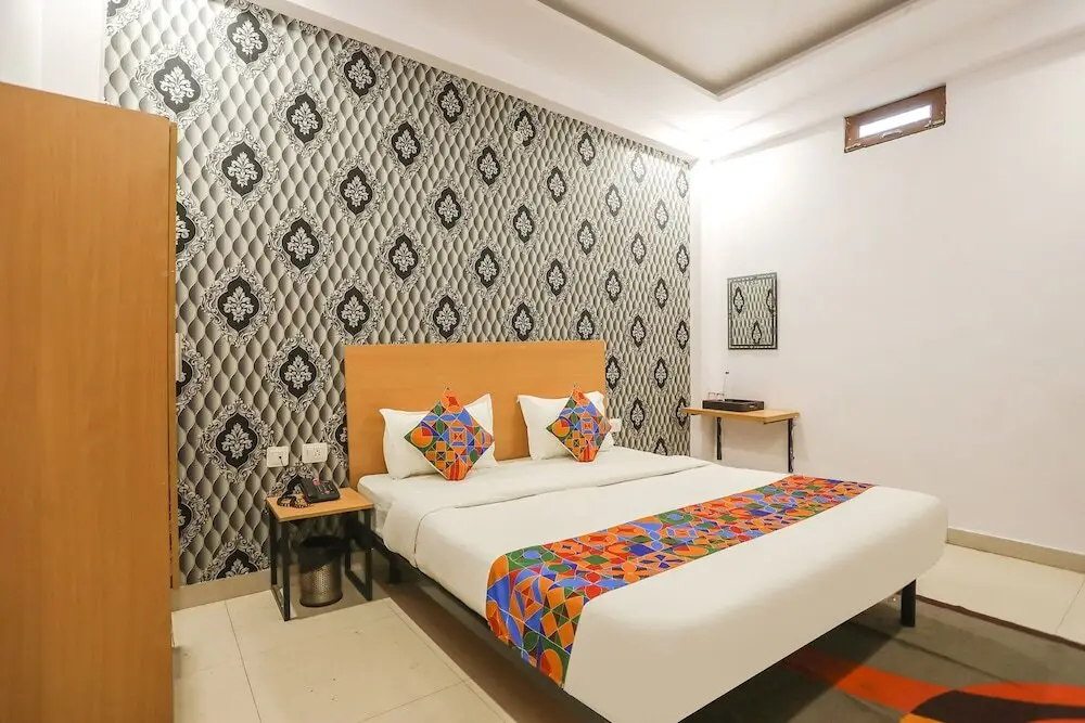 Праяградж: Fabhotel Pranjul Inn