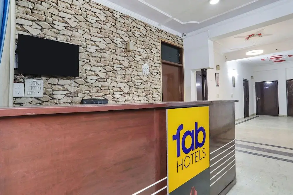 Нойда: Fabhotel Happy Stay