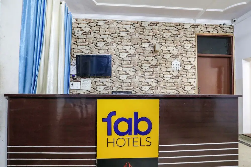 Нойда: Fabhotel Happy Stay