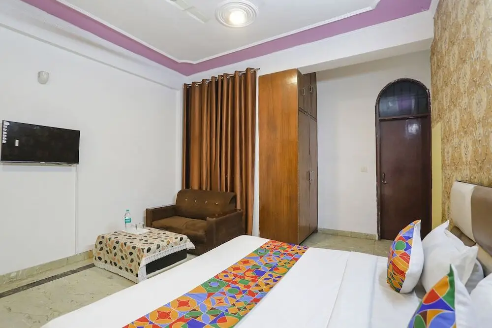 Нойда: Fabhotel Happy Stay