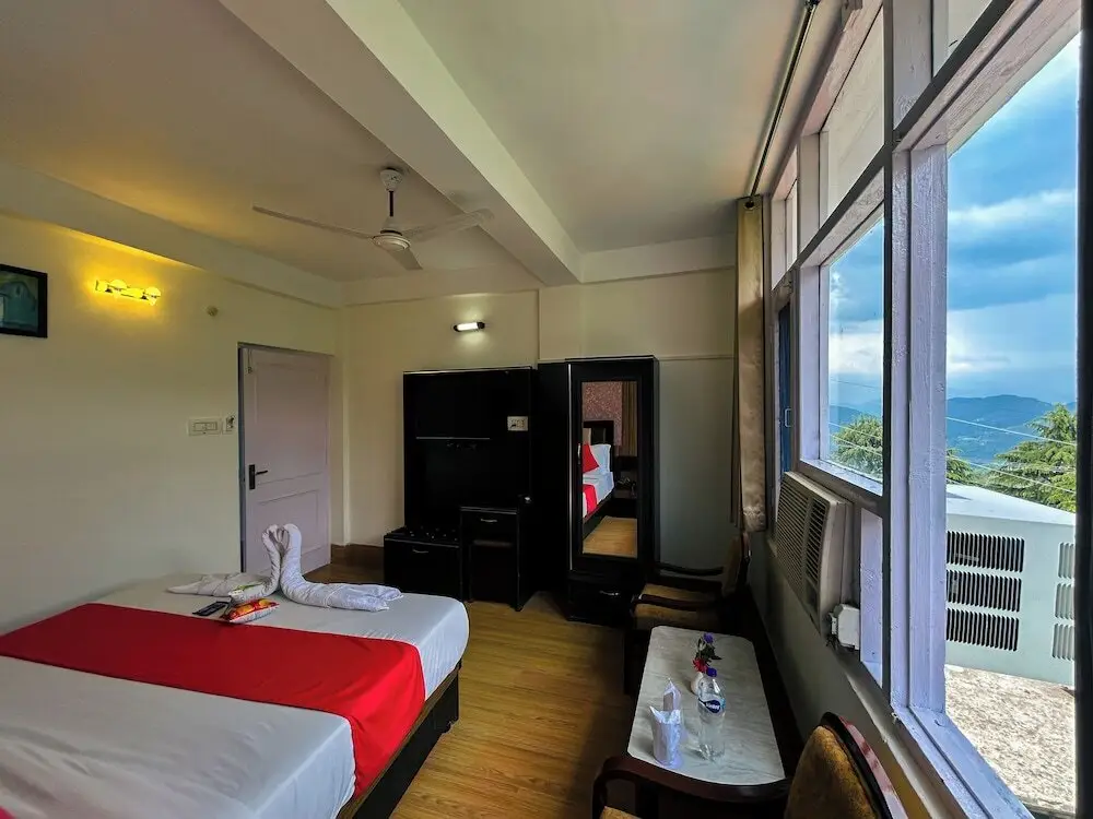 Чамба: Hotel Eagle Nest Central Heated