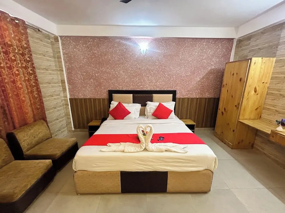 Чамба: Hotel Eagle Nest Central Heated