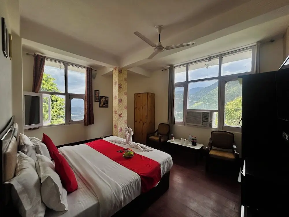 Чамба: Hotel Eagle Nest Central Heated