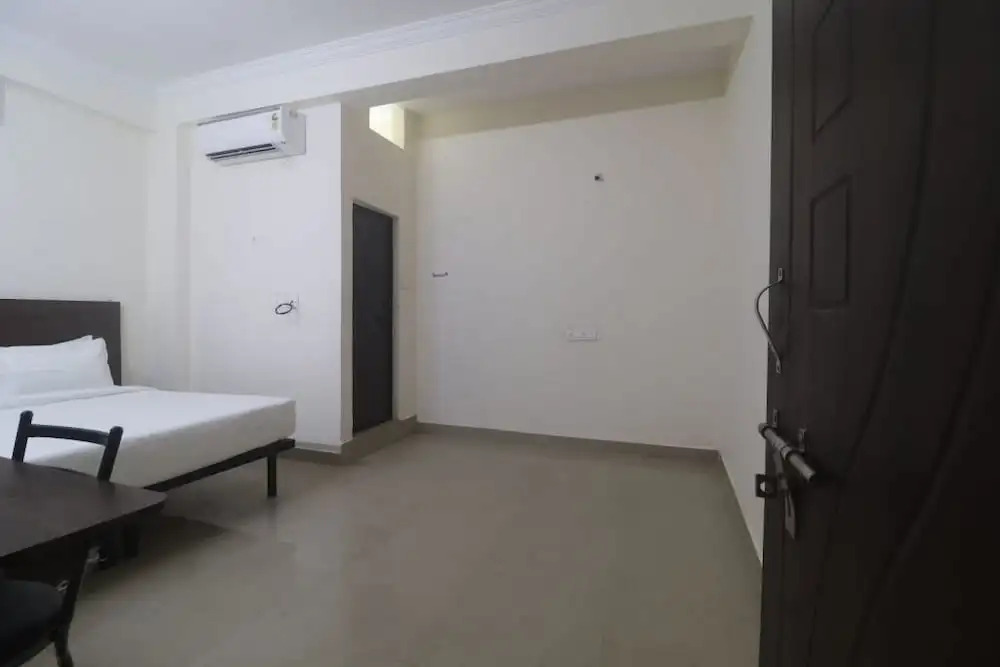 Хидерабад: iROOMZ Hotel SBR