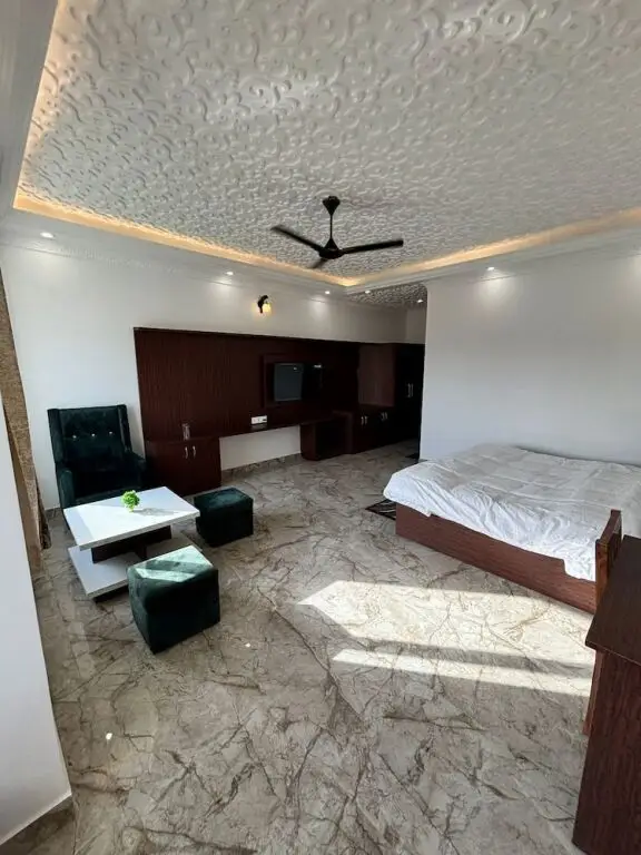 Наинитал: Hotel white inn
