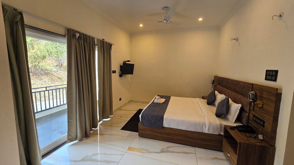 Наинитал: The Sanctuary Hotel