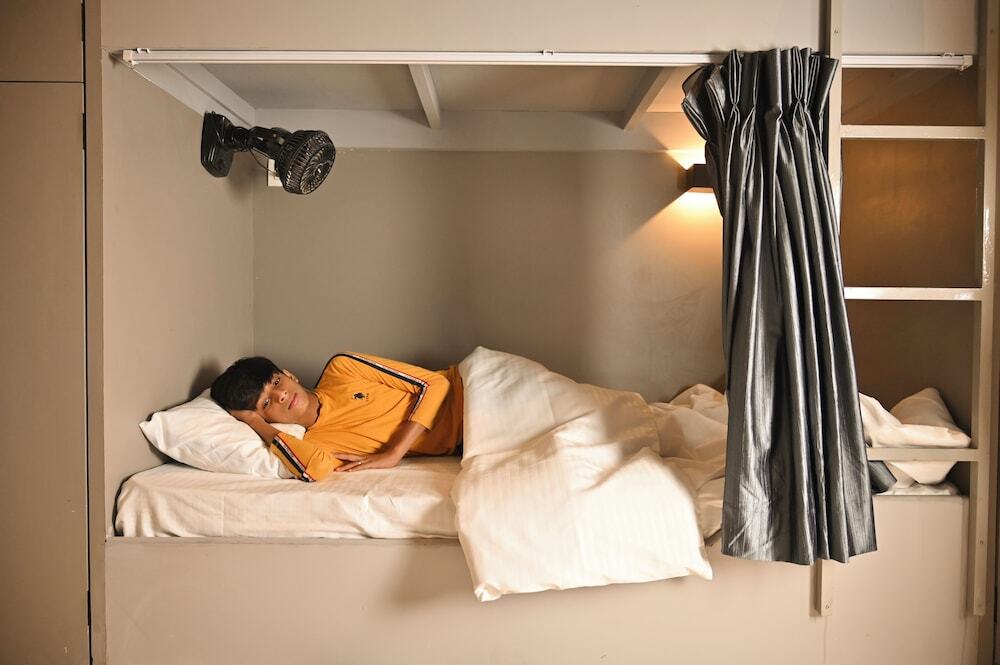 Бхаруч: Bed & Bread Dormitory