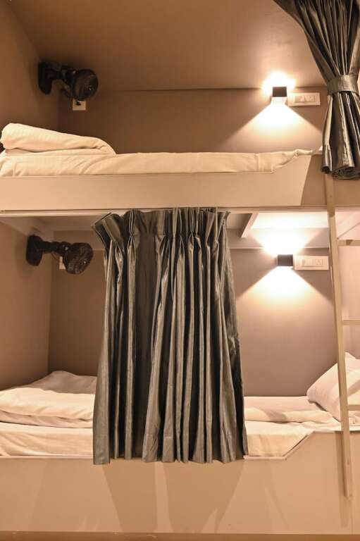 Бхаруч: Bed & Bread Dormitory