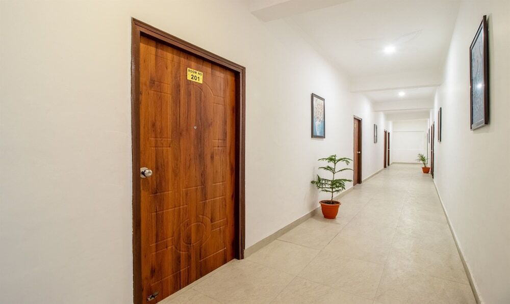 Тхане: Treebo Shree Krishnam Residency