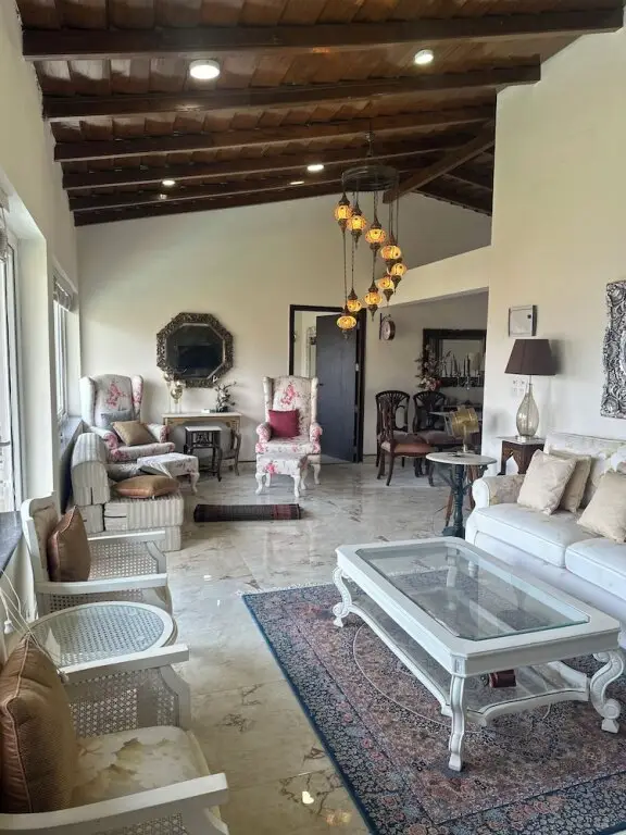 Наинитал: Luxsugero Penthouse Kaichidham