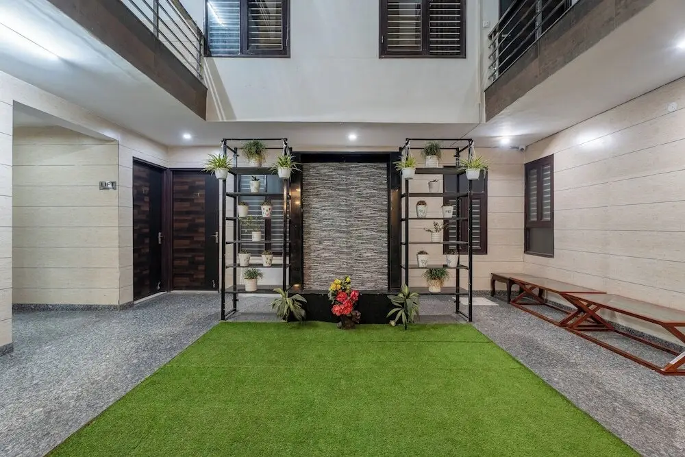 Гуруграм: Plum Tree Hotels