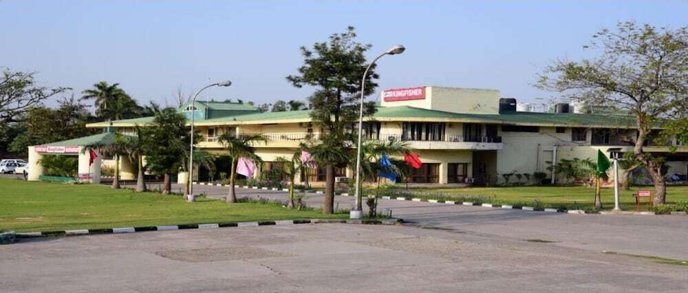 Kingfisher Tourist Resort — фото 1