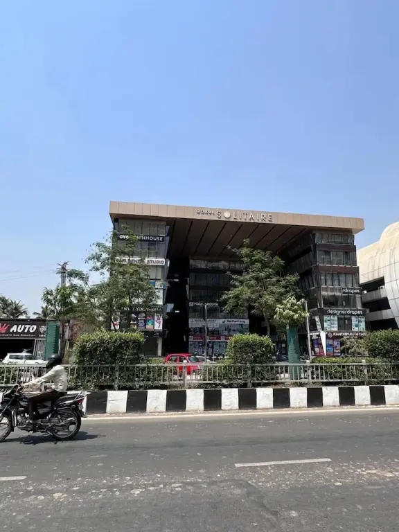 Hotel Gokul Solitaire - Surat — фото 1