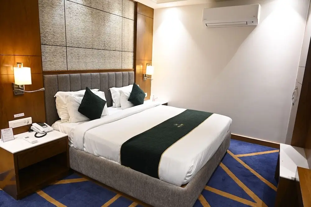 Праяградж: Hotel Rama Continental