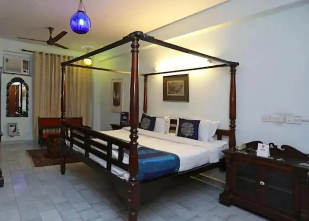 Нойда: Hotel Malhar Haveli