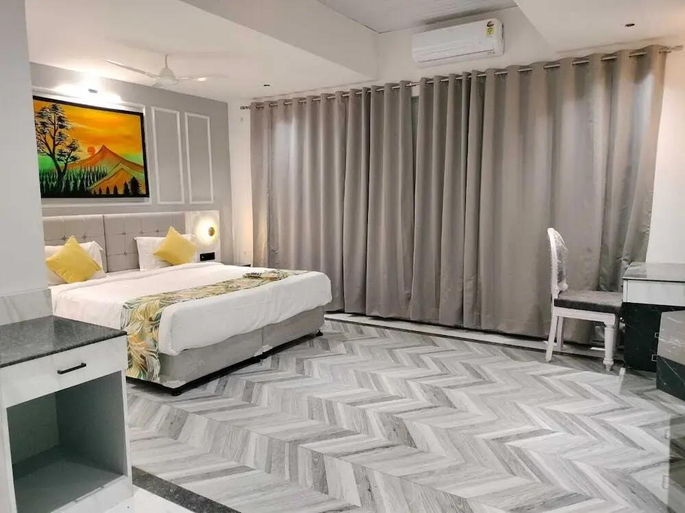 Пачмарай: Citrus Prime Hill Queen Resort