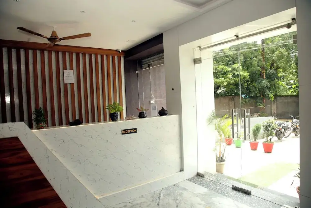Удаипур: Majestic Hotel and Restro