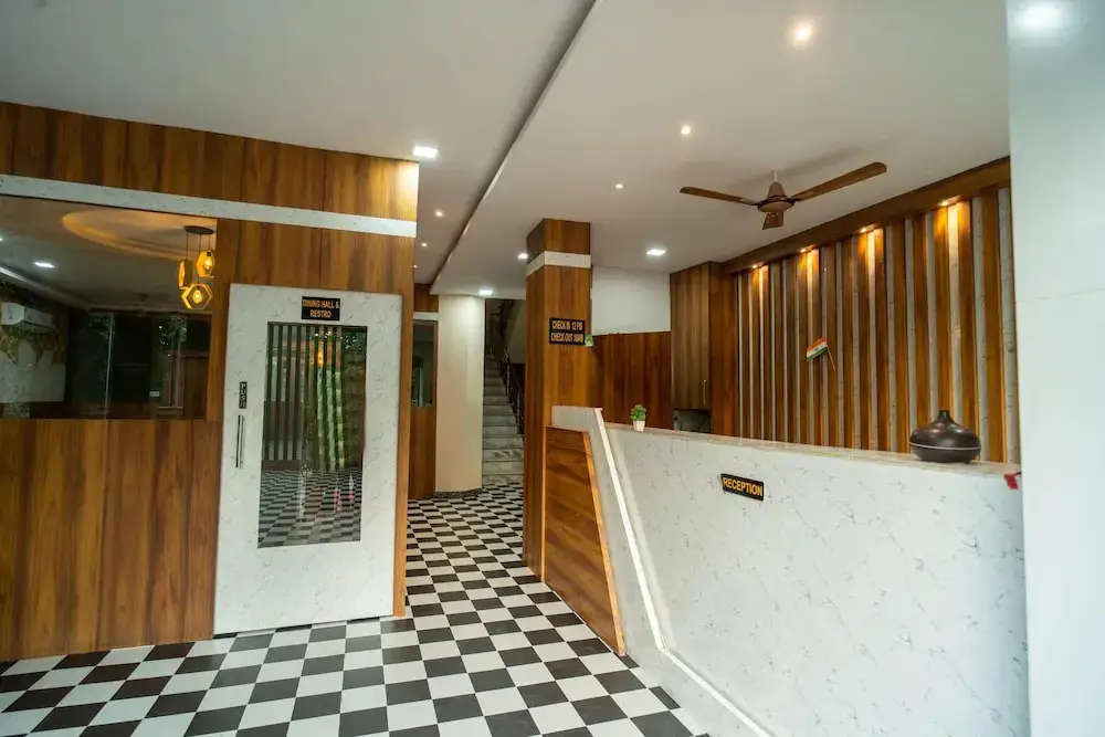 Удаипур: Majestic Hotel and Restro