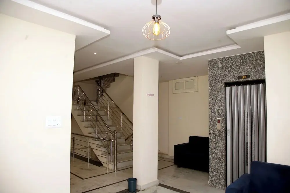Удаипур: Majestic Hotel and Restro
