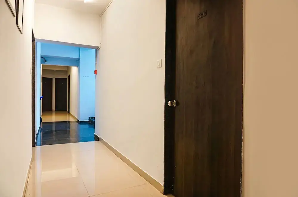 Пимпри-Чинчвад: FabHotel Aura Homes