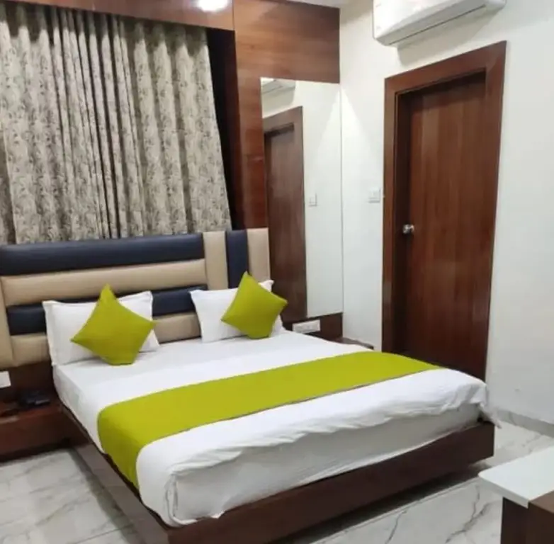 Вадодара: Hotel Ayaansh