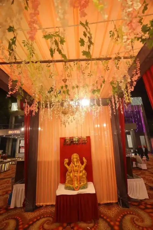 Барейлли: Shree Sai Lawns