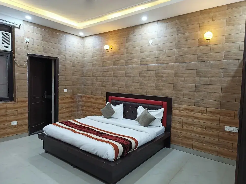 Нойда: Swastika Homes Near Wave City Center Noida