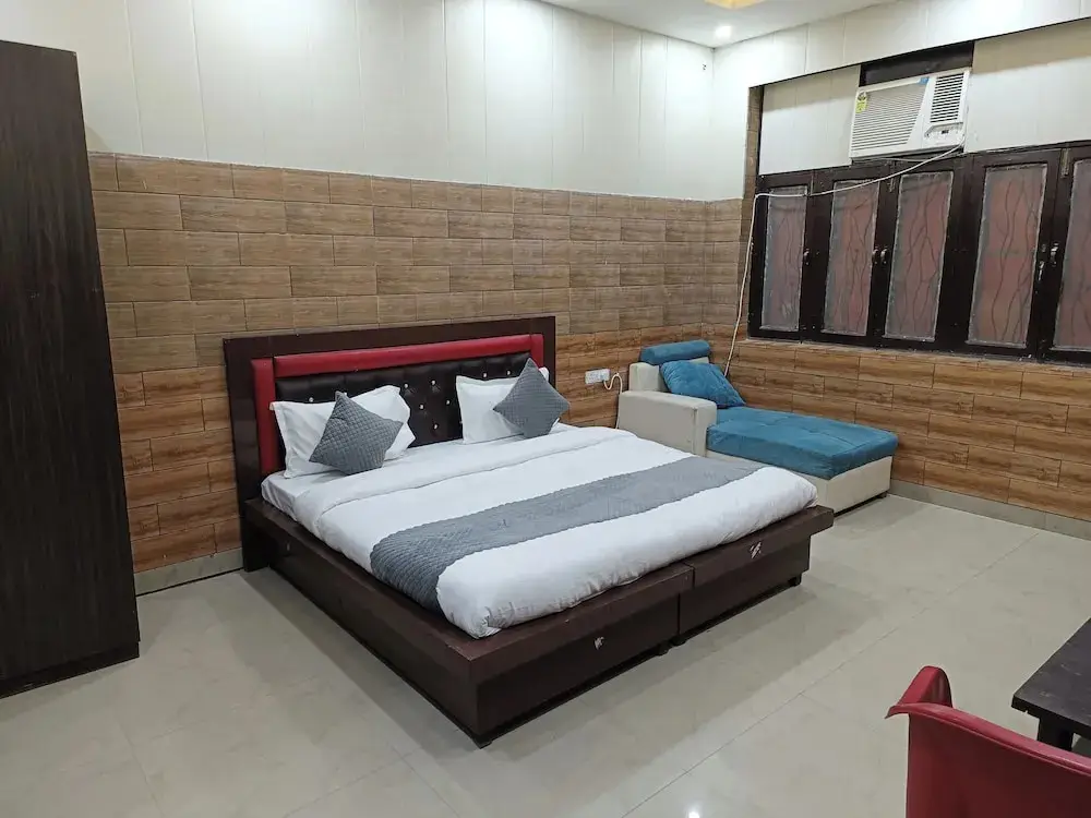 Нойда: Swastika Homes Near Wave City Center Noida