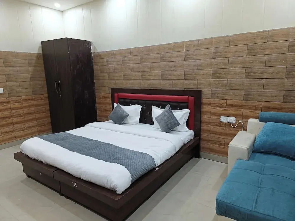 Нойда: Swastika Homes Near Wave City Center Noida