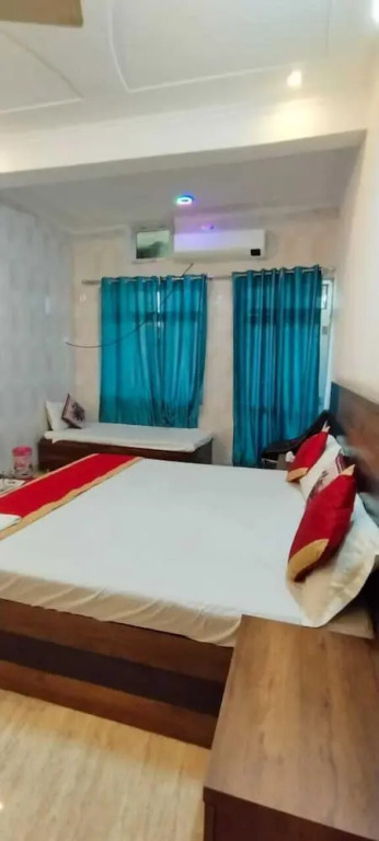 Айодхья: The Nirmala palace