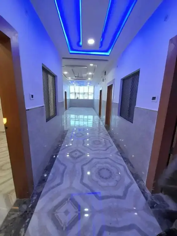 Айодхья: The Nirmala palace