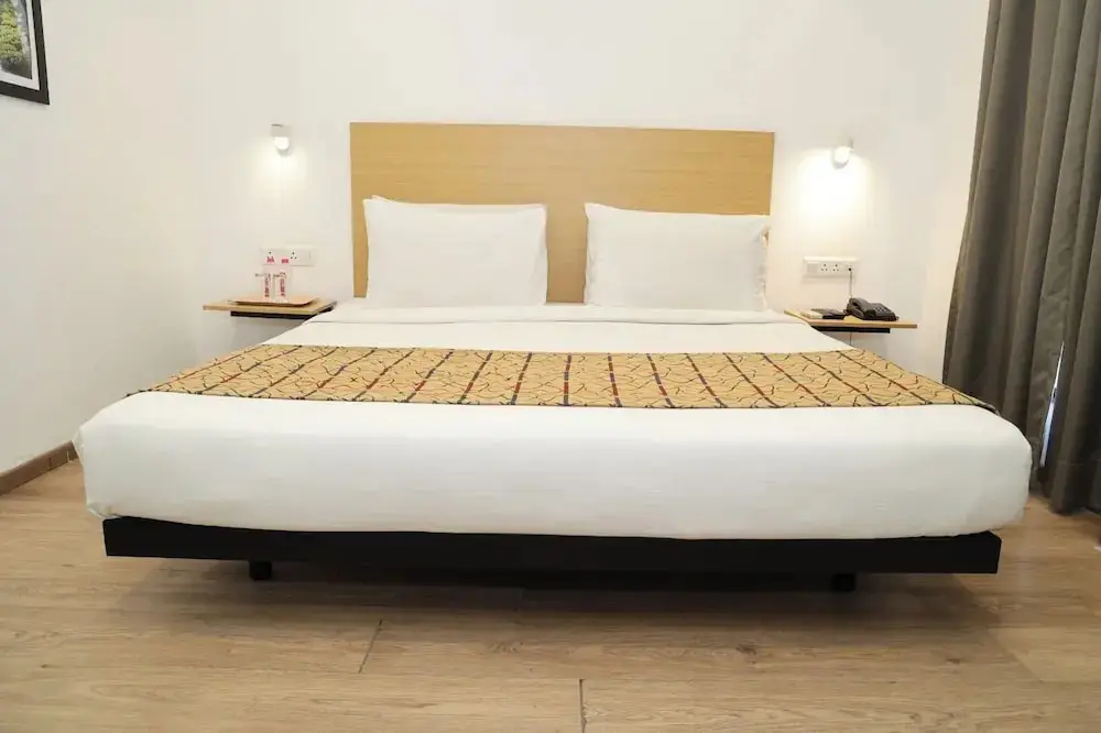 Гандхинагар: Crayon Hotels