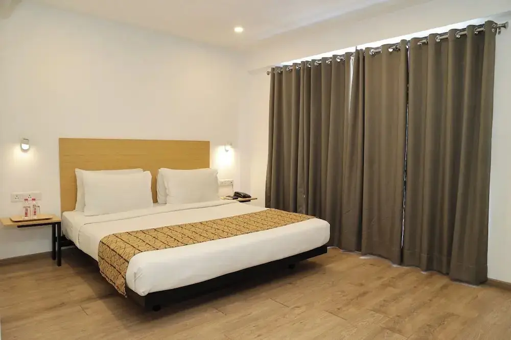 Гандхинагар: Crayon Hotels