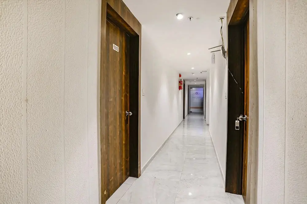 Сурат: Fabhotel Rose Palace
