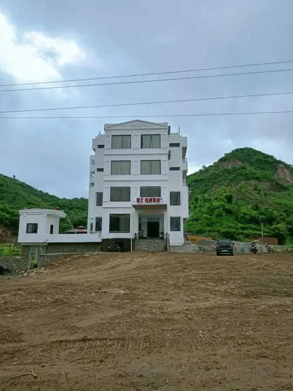 Hotel RC Garh — фото 1