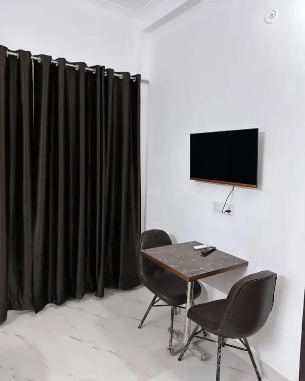Большая Нойда: Hotel CDS Residency