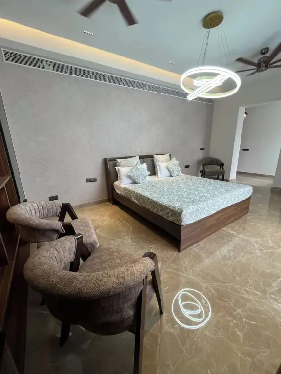 Гуруграм: Casa Feliz Golf Course Road