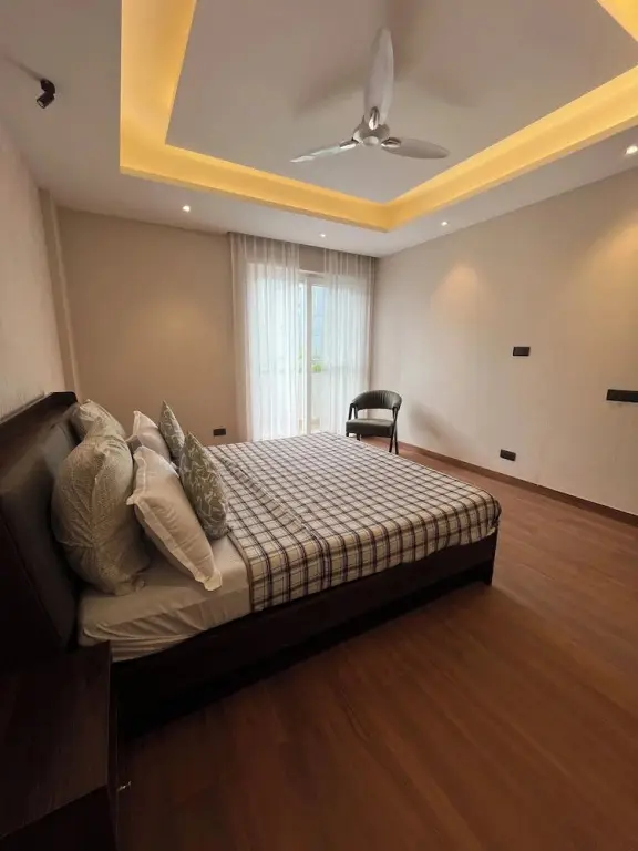 Гуруграм: Casa Feliz Golf Course Road
