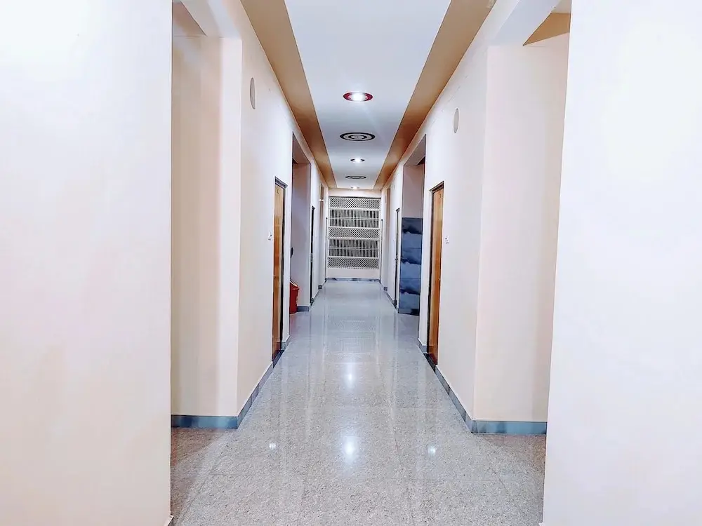 Айодхья: Hotel Shree Venkatesh Nilayam