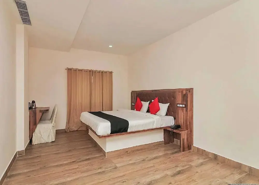 Хидерабад: Sri Surabhi Luxurious Rooms