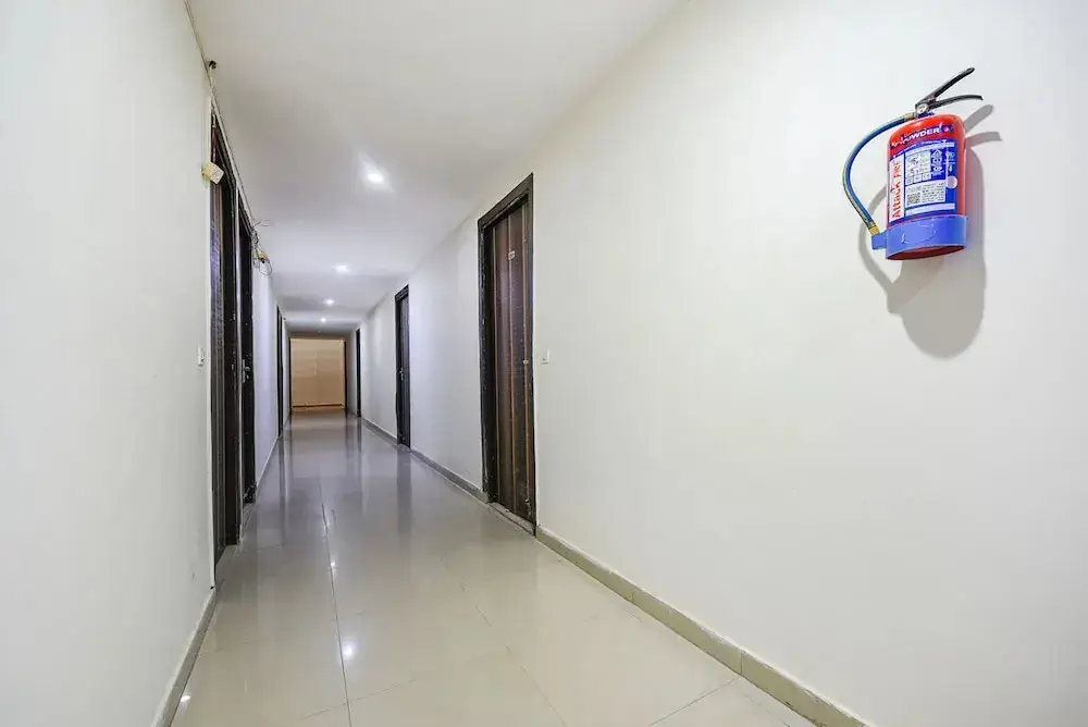 Нойда: Fabhotel Glorify