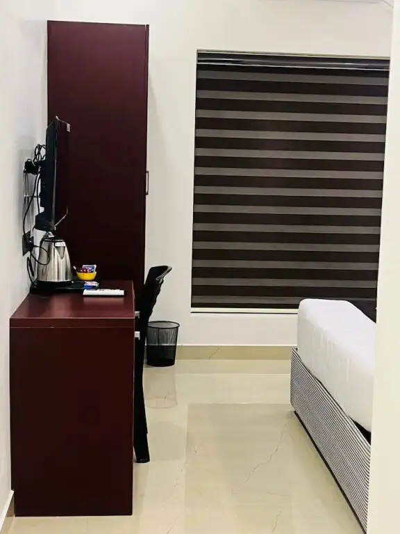 Вайпин: The Lotaz Hotel