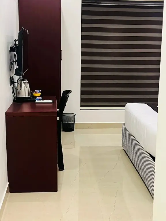 Вайпин: The Lotaz Hotel