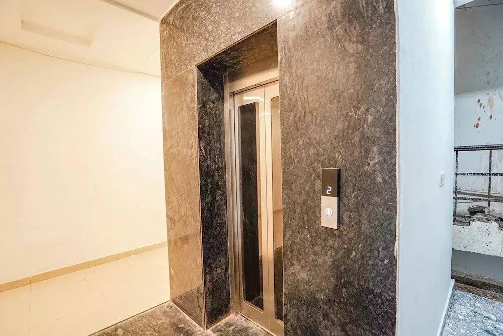 Нойда: Fabhotel Wamson