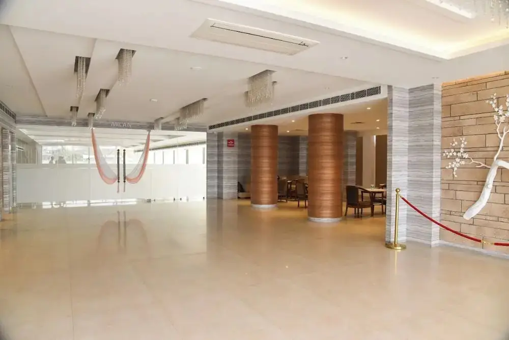 Лакхнау: Maa Kripa Hotel & Banquets
